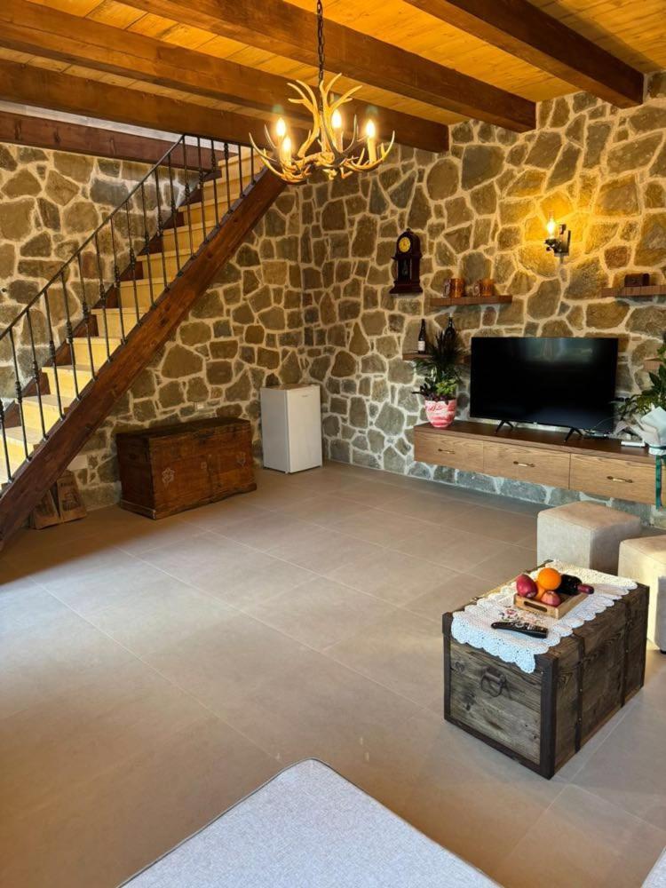 Villa Bujtina Salko Mucaj Exterior foto